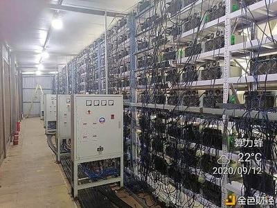 Clean energy mining farm utilizing solar panels